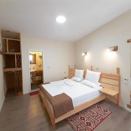 At Pikotiko'S - Korca City Rooms For Rent Exteriér fotografie