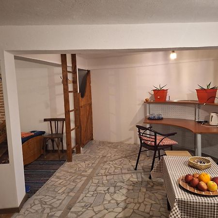At Pikotiko'S - Korca City Rooms For Rent Exteriér fotografie