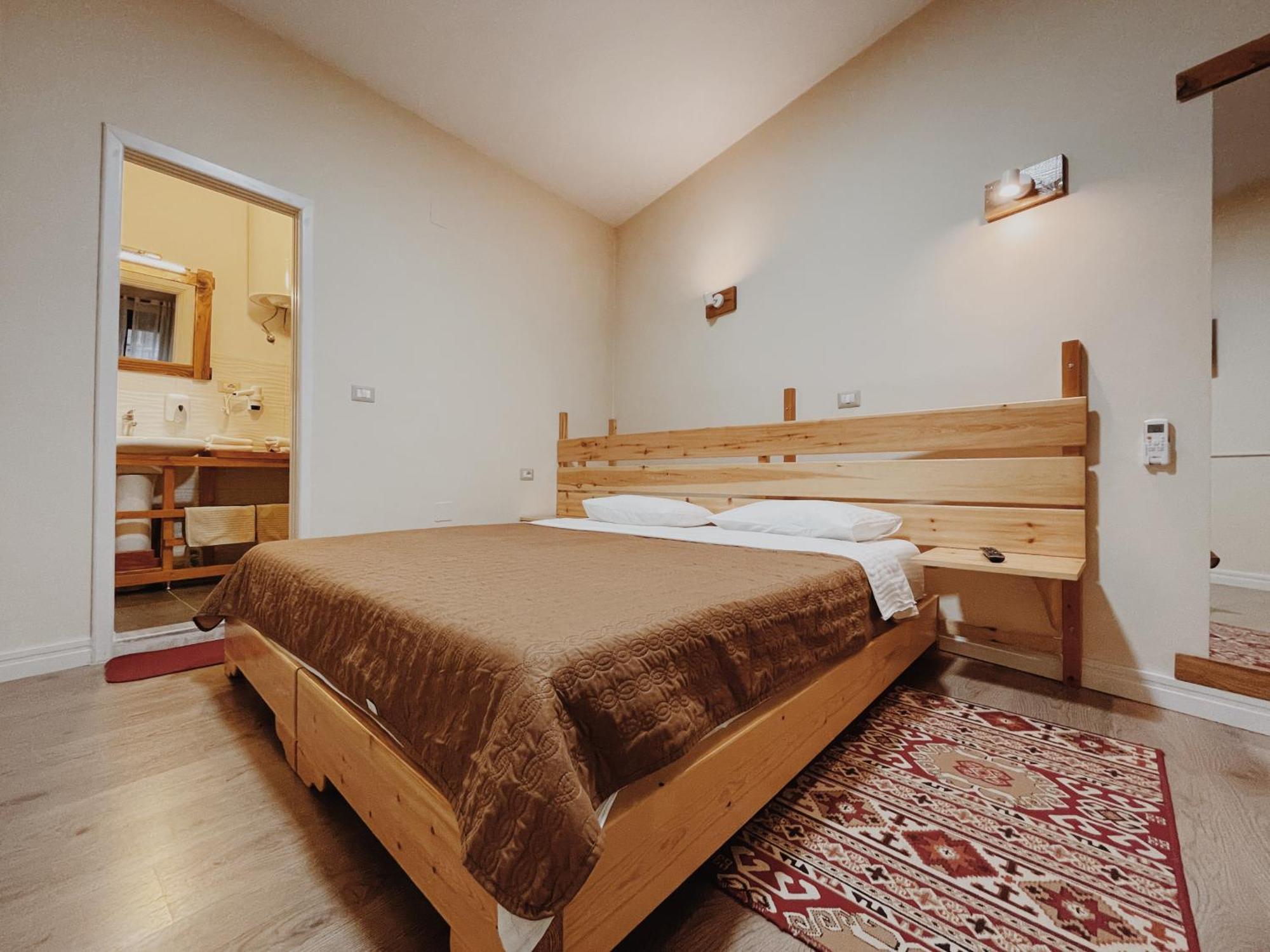 At Pikotiko'S - Korca City Rooms For Rent Exteriér fotografie