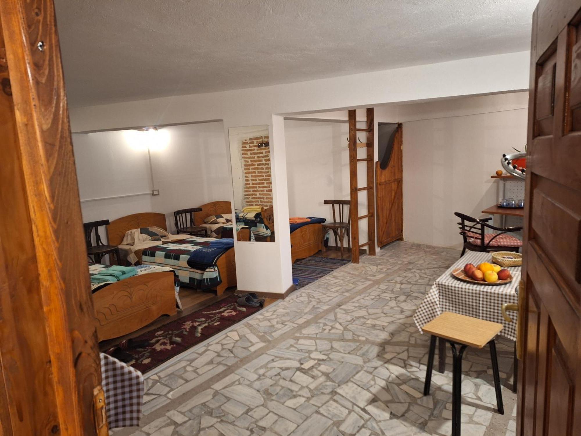 At Pikotiko'S - Korca City Rooms For Rent Exteriér fotografie
