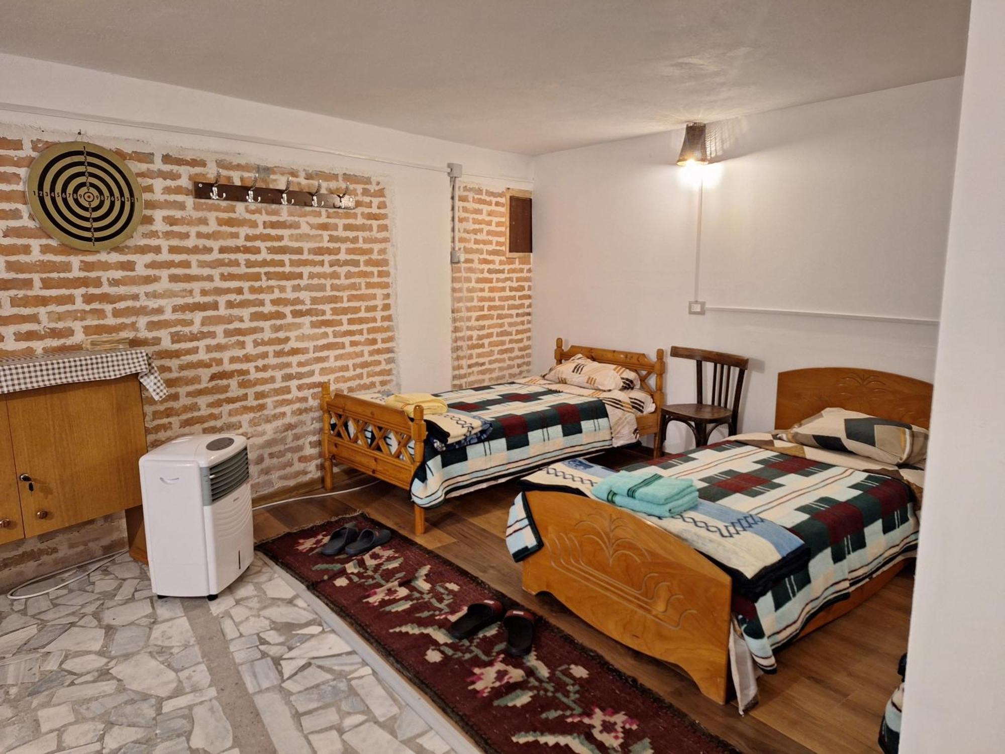 At Pikotiko'S - Korca City Rooms For Rent Exteriér fotografie
