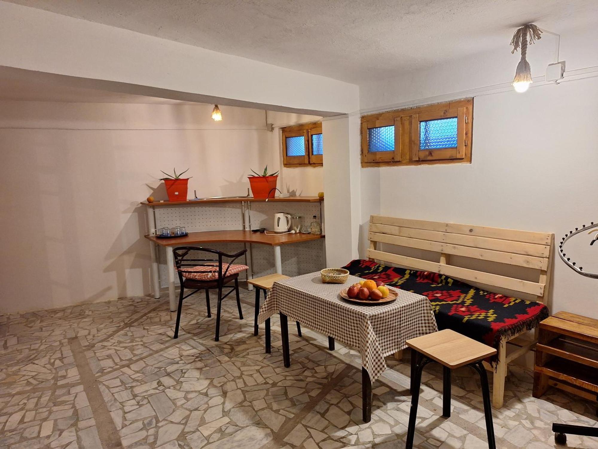 At Pikotiko'S - Korca City Rooms For Rent Exteriér fotografie